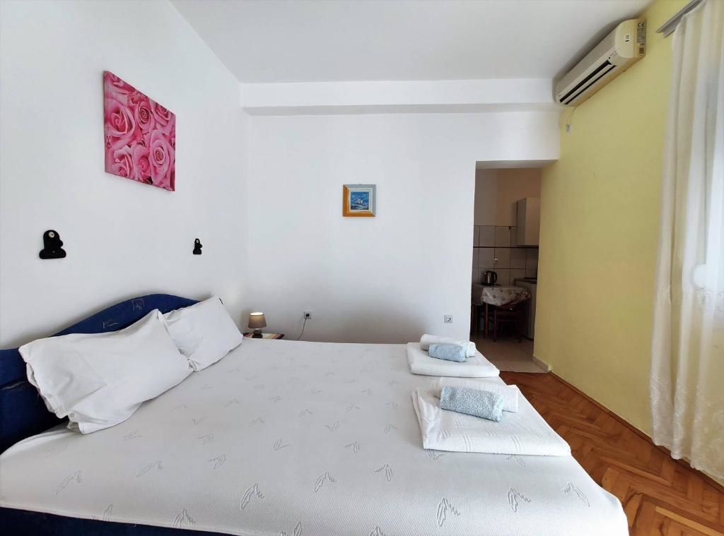 Гостевой дом Rooms and Apartments Rosa Бечичи