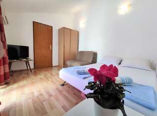 Гостевой дом Rooms and Apartments Rosa Бечичи Номер-студио с террасой-3