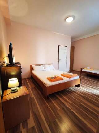 Гостевой дом Rooms and Apartments Rosa Бечичи Стандартный трехместный номер-студио-2