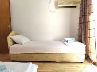 Гостевой дом Rooms and Apartments Rosa Бечичи Люкс, вид на сад-6