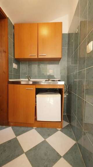 Гостевой дом Rooms and Apartments Rosa Бечичи Люкс, вид на сад-10