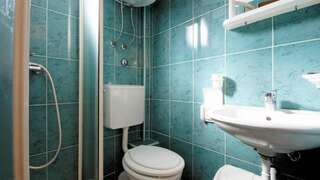 Гостевой дом Rooms and Apartments Rosa Бечичи Люкс, вид на сад-13