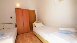 Гостевой дом Rooms and Apartments Rosa Бечичи Люкс, вид на сад-14