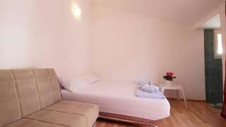 Гостевой дом Rooms and Apartments Rosa Бечичи Номер-студио с террасой-5