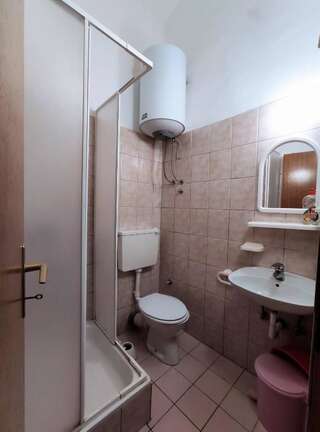 Гостевой дом Rooms and Apartments Rosa Бечичи Трехместный номер-3