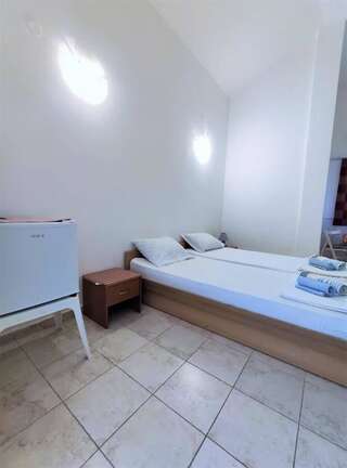 Гостевой дом Rooms and Apartments Rosa Бечичи Трехместный номер-4