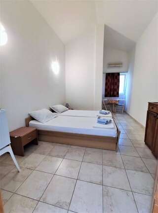 Гостевой дом Rooms and Apartments Rosa Бечичи Трехместный номер-5