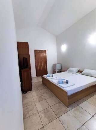 Гостевой дом Rooms and Apartments Rosa Бечичи Трехместный номер-7