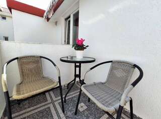 Гостевой дом Rooms and Apartments Rosa Бечичи Трехместный номер-8