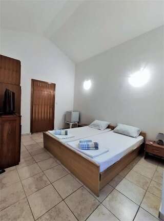 Гостевой дом Rooms and Apartments Rosa Бечичи Трехместный номер-10