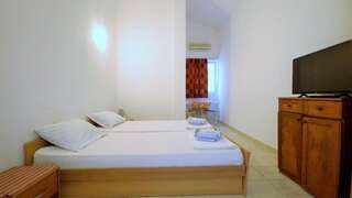 Гостевой дом Rooms and Apartments Rosa Бечичи Трехместный номер-12
