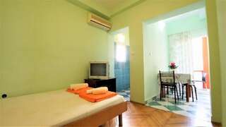 Гостевой дом Rooms and Apartments Rosa Бечичи Номер-студио с балконом-8